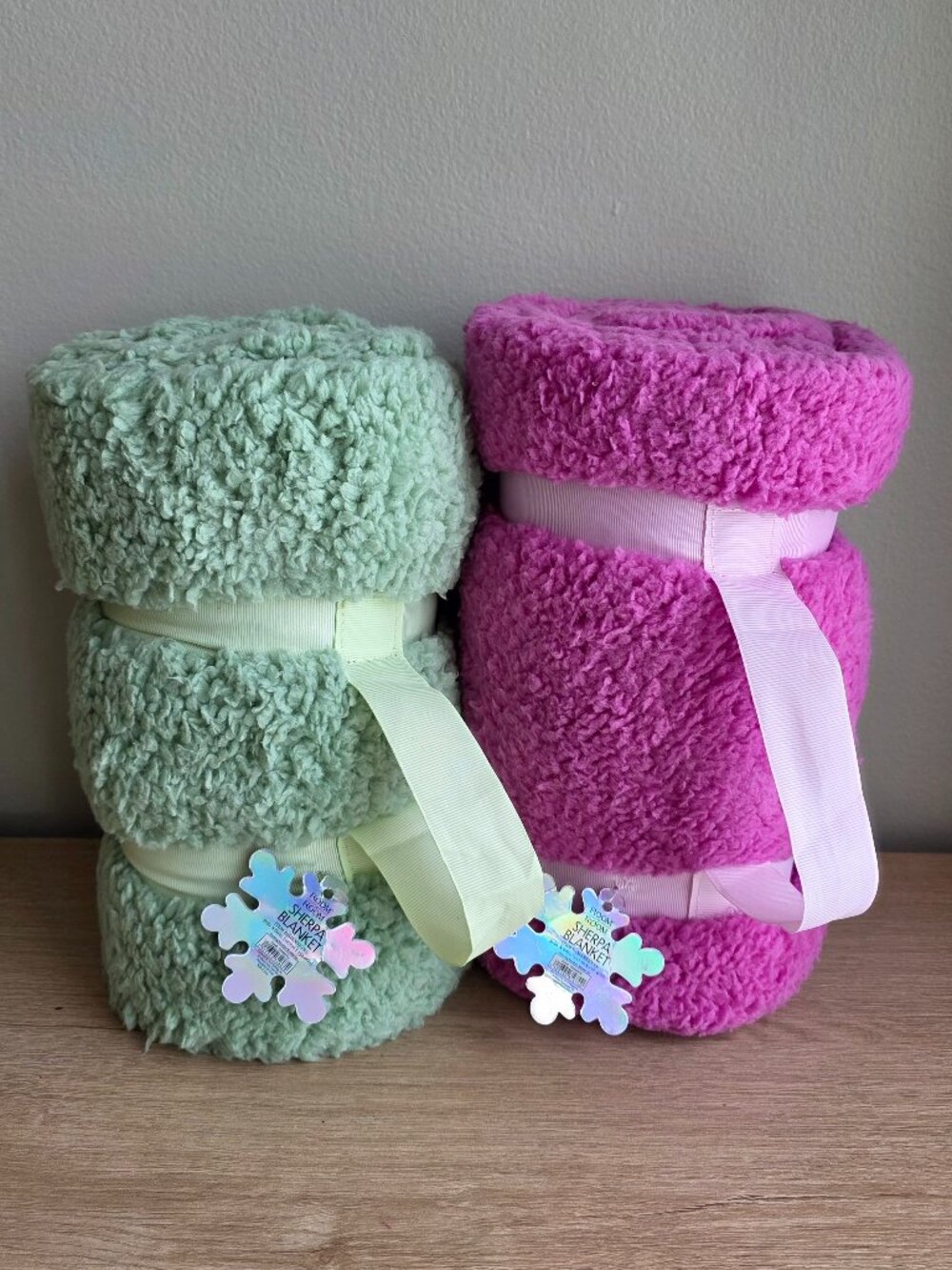 Room 2 Room Sherpa Throw Blankets 50x60 Pink & Sage Green NWT Set of 2